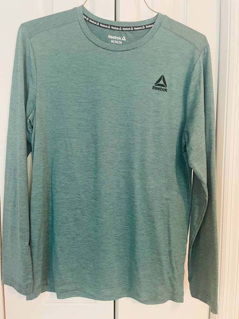 Reebok Men’s Teal Green long  Sleeve Performance Tee. Size M/M